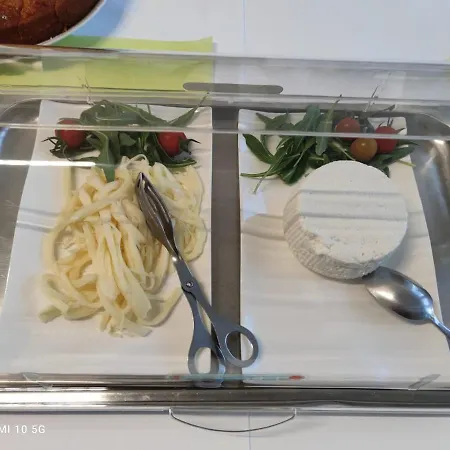 ホテル Torre Santamaria マッティナータ